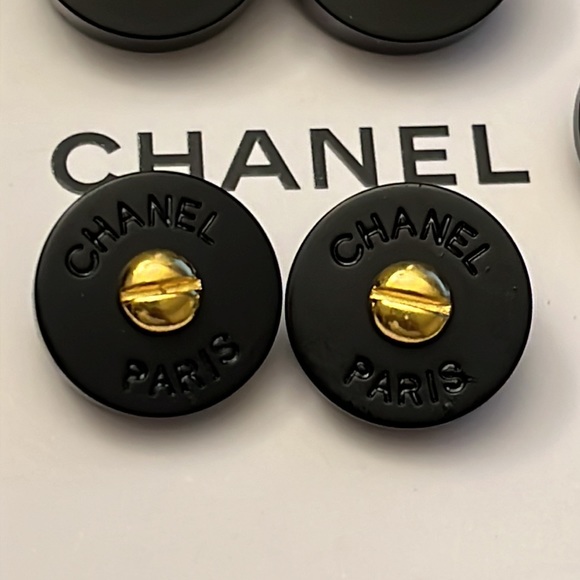 SOLDđź’” AUTHENTIC!! Lot Of 6 Chanel Vintage CC Buttons Gold Black 1990s - Picture 3 of 11
